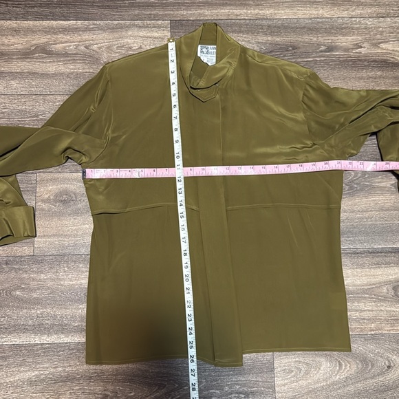 Vintage 80’s Anne Klein Army Green Silk Blouse Top sz 8 - Picture 7 of 9